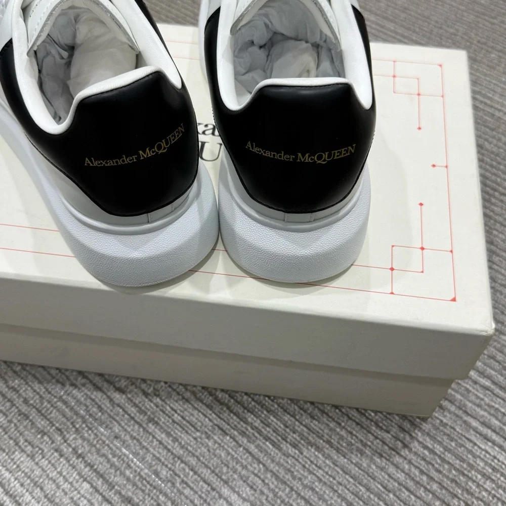 Alexander McQueen Men's Black & White Sneakers - Picture 4 of 6